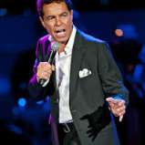 Clint Holmes